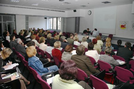 sala MPEC pomie�ci�a prawie 100 go�ci