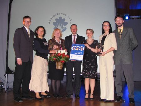 Laureaci w otoczeniu nominuj�cych